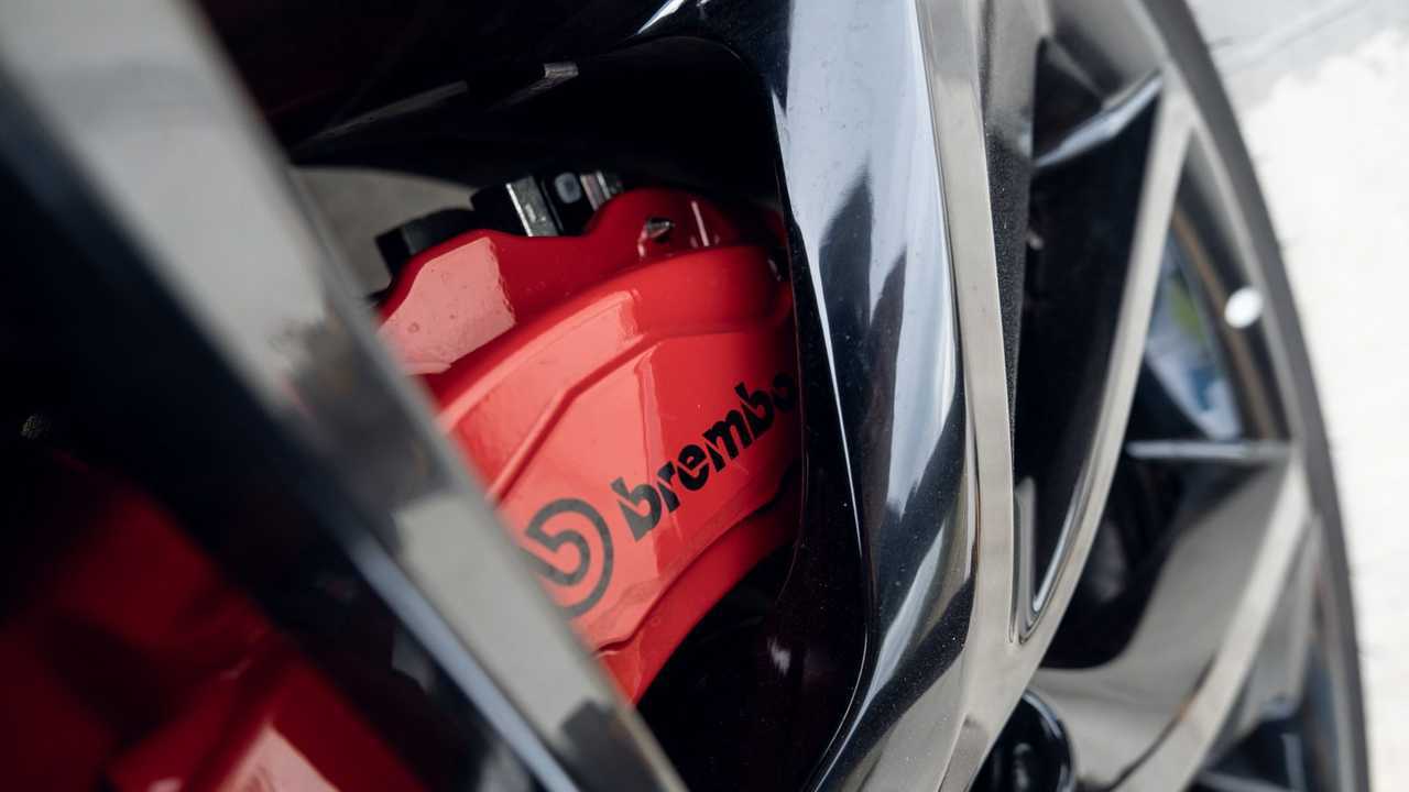 Genesis G70, тормозной механизм Brembo