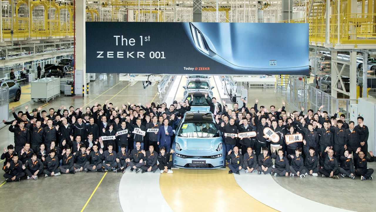 La Zeekr 001 entra in produzione