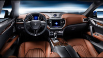 Nuova Maserati Ghibli in colore Blu Emozione