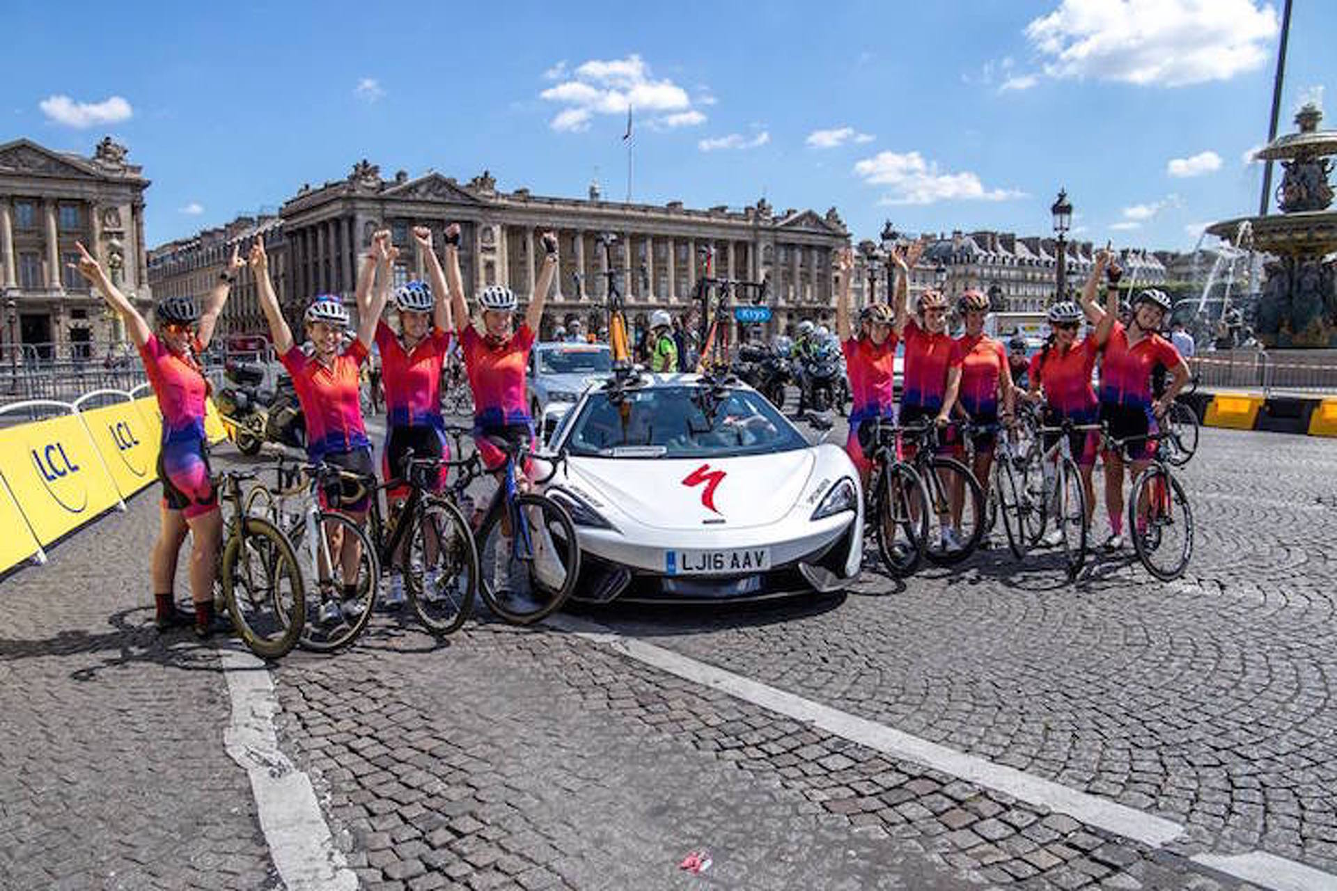 McLaren 570S Shows Off Its Support Skills at La Course Cycling Event