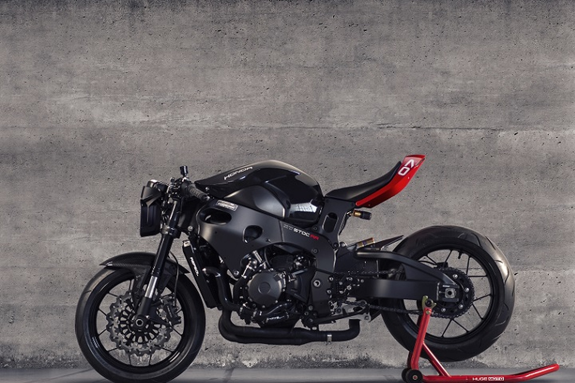 Huge MOTO's CBR Black Will Have You Drooling Uncontrollably