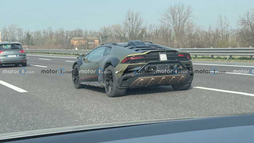 Lamborghini Huracan Sterrato, primo avvistamento su strada