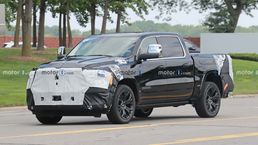 Ram 1500, avvistato il facelift che forse rinuncerà al V8