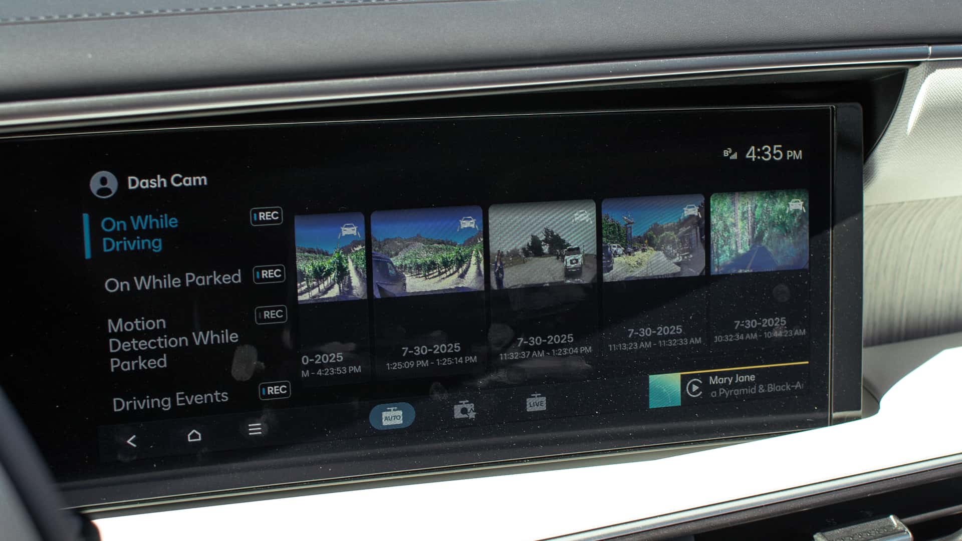https://cdn.motor1.com/images/mgl/wl60NL/s1/2026-hyundai-palisade-review.jpg