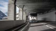 Mercedes-Brennstoffzellen-Laster bei der Erprobung in den Schweizer Bergen