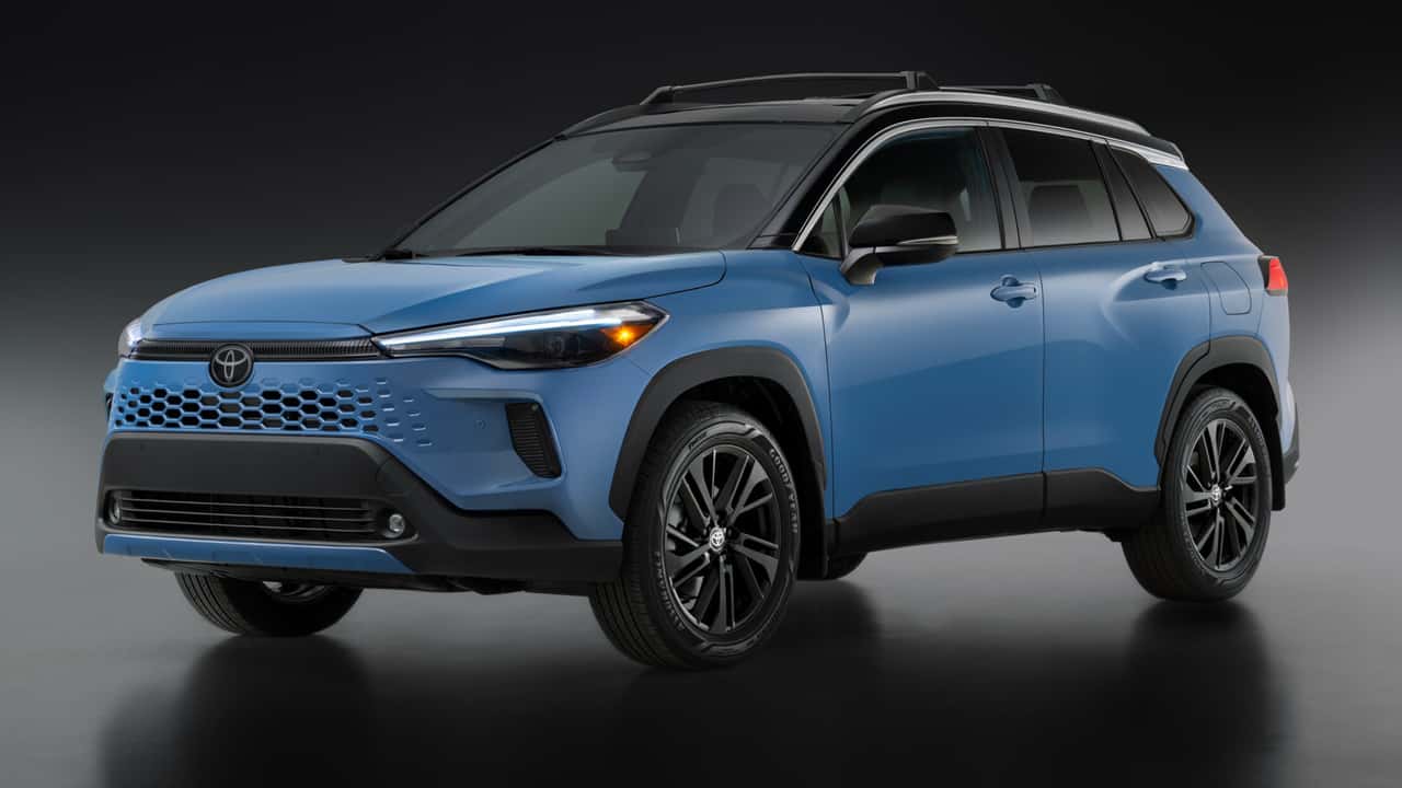 2026 Toyota Corolla Cross Hybrid XSE Front 3/4