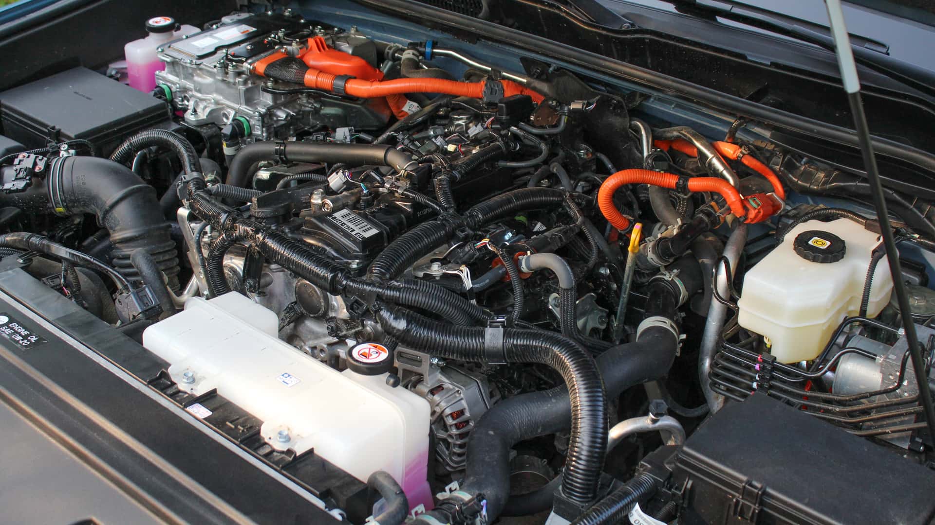 https://cdn.motor1.com/images/mgl/wl6yp4/s1/2025-toyota-4runner-trd-off-road-review-engine-bay-2.jpg