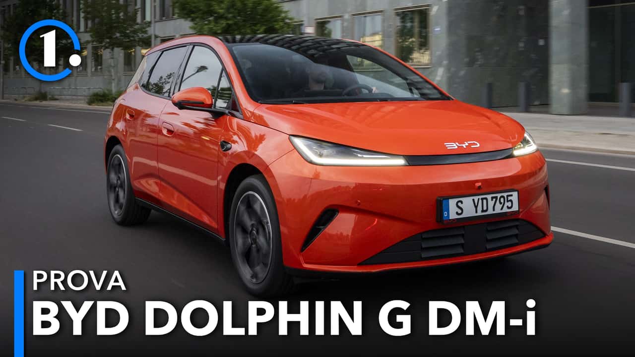 BYD Dolphin G DM-i, come va la nuova compatta per l'Europa 