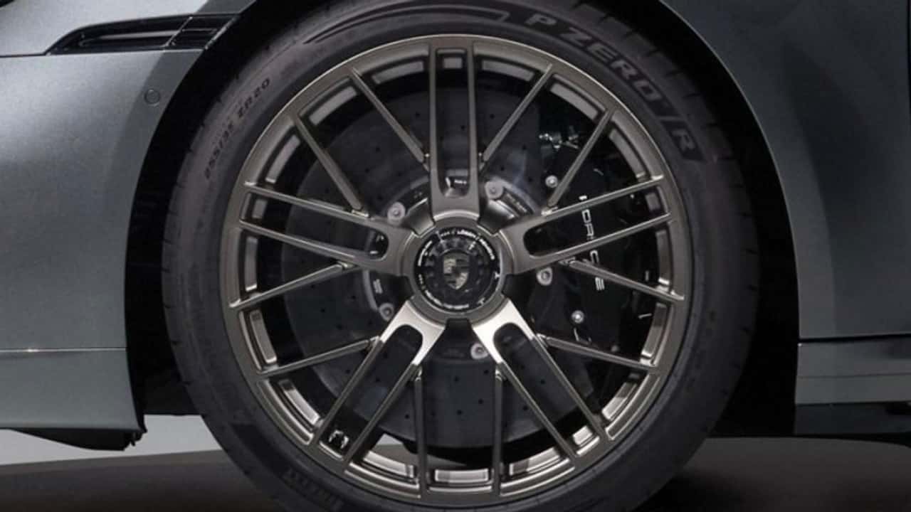 Pirelli'den Porsche 911 Turbo S'e özel lastik!