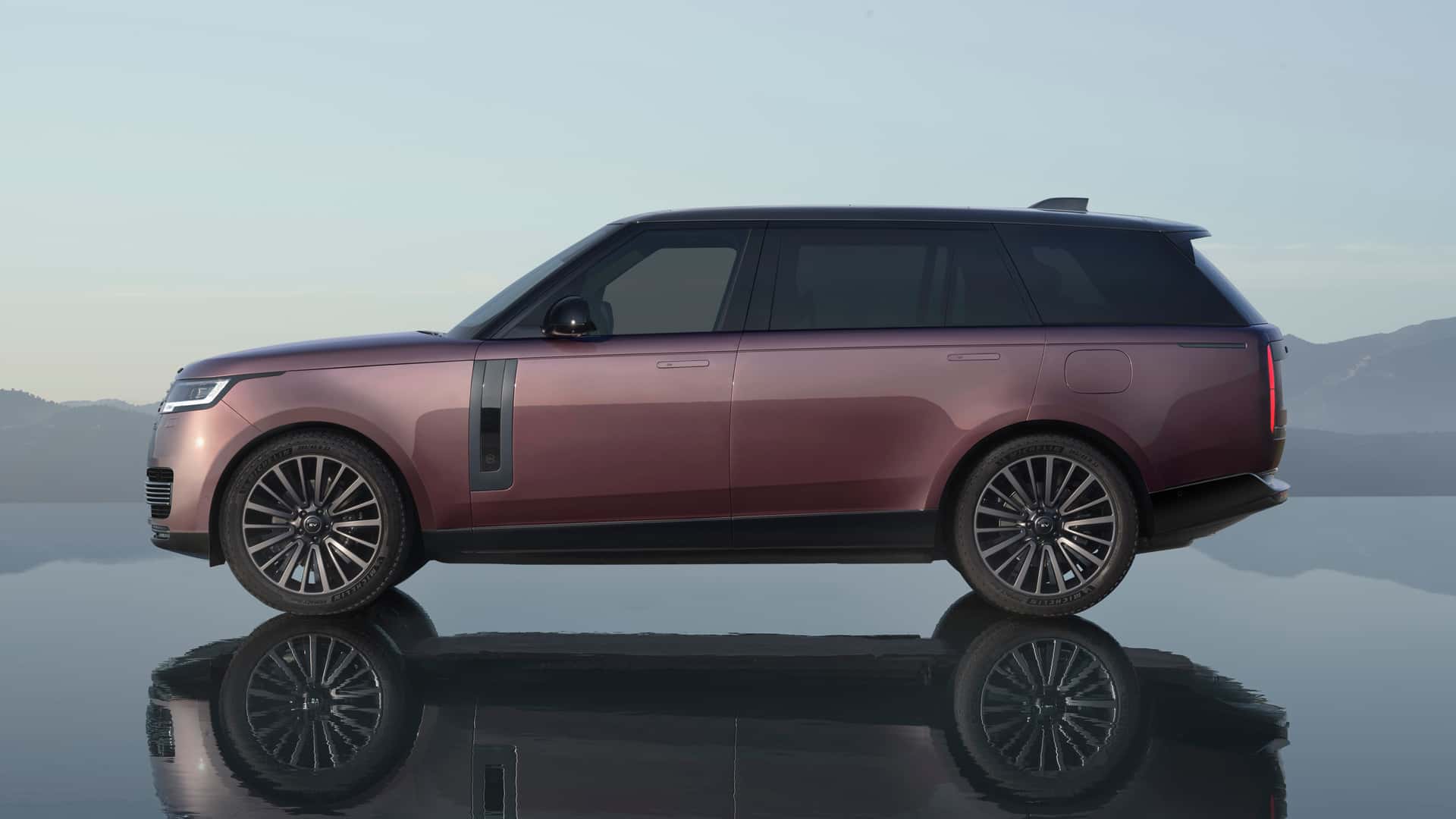 Range Rover Electric 登場：續航里程 333 英里，越野能力依舊強悍