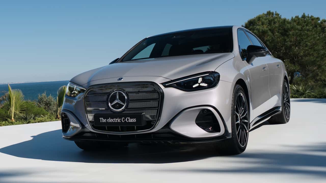 Mercedes-Benz, tam elektrikli C-Serisi'ni resmen tanıttı!