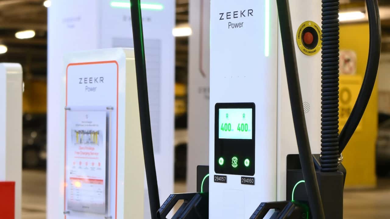 10 minuti per l’80%: la colonnina da quasi 1 megawatt di Zeekr