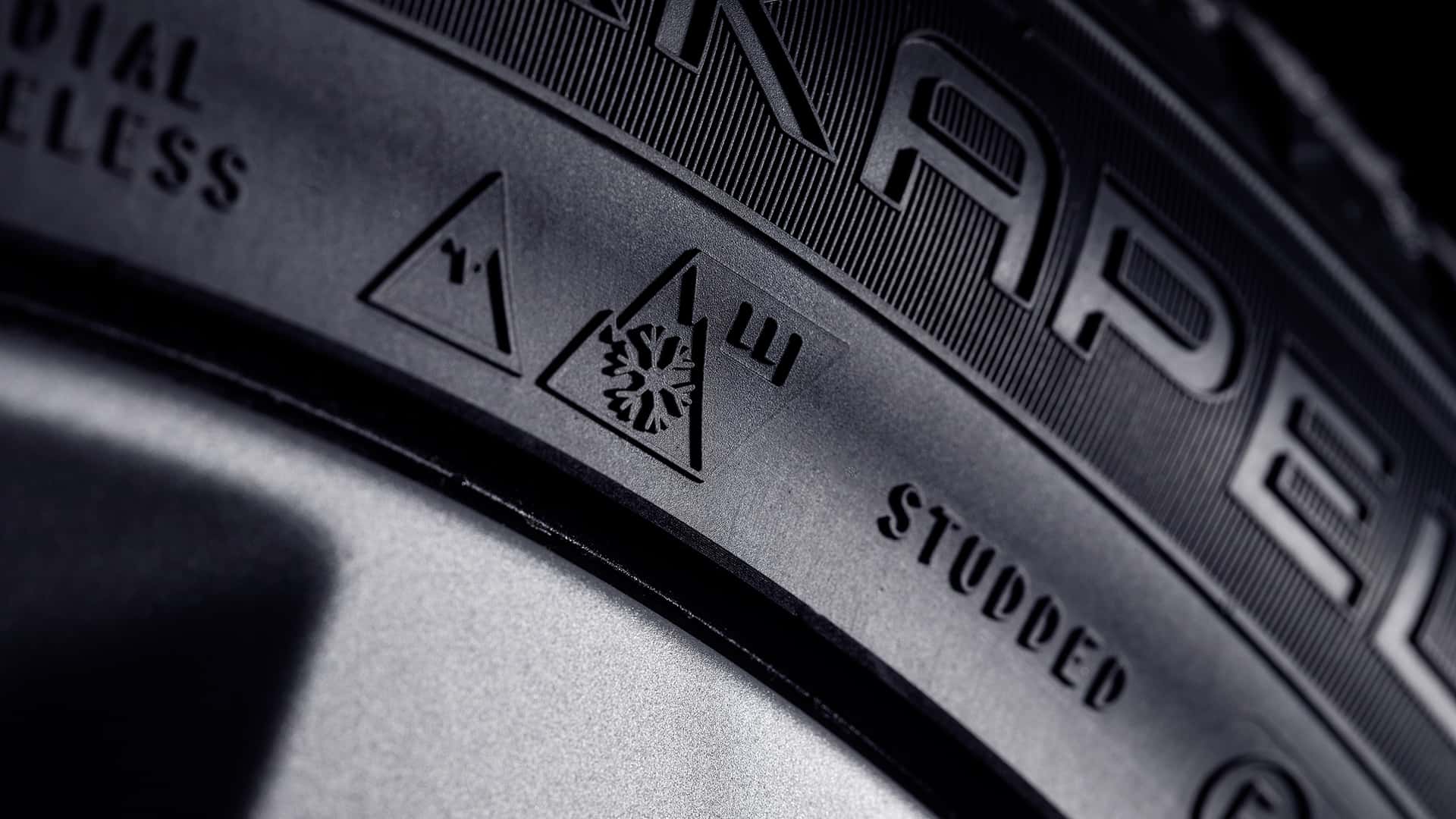 https://cdn.motor1.com/images/mgl/wl8oL4/s1/nokian-hakkapeliita-01-studded-snow-tires.jpg