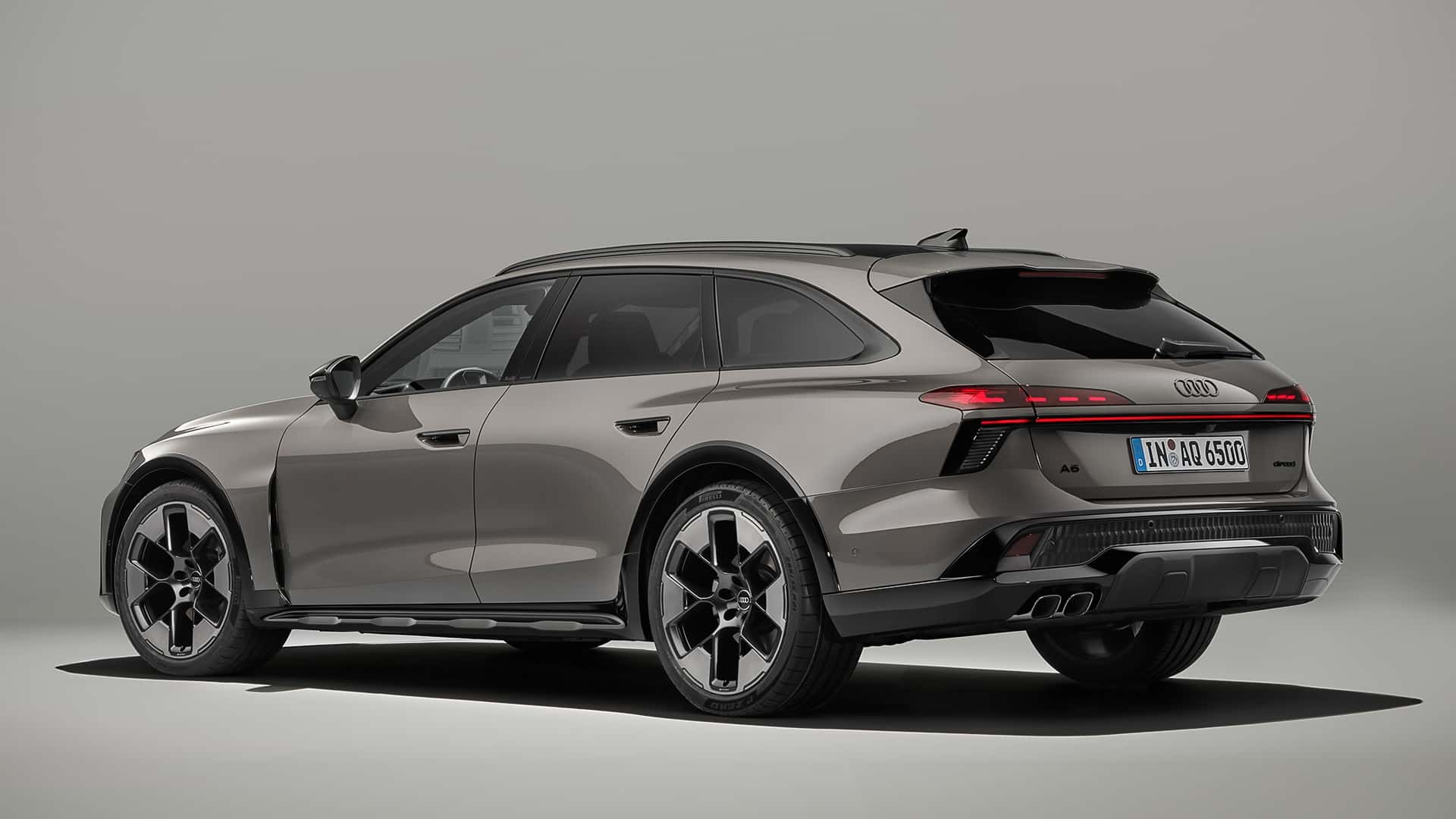 https://cdn.motor1.com/images/mgl/wl8r7V/s1/audi-a6-allroad-2026.jpg