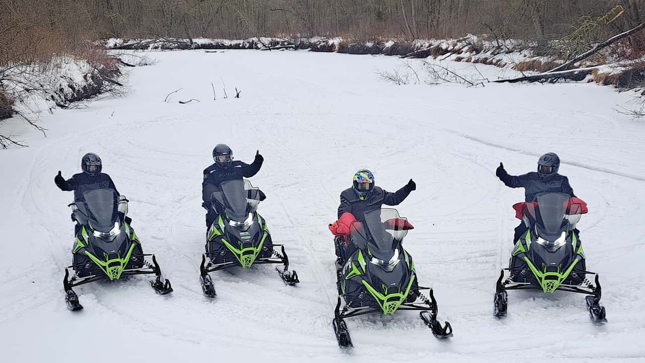 Эти три старых снегохода совершают очередное путешествие длиной в 1500 миль