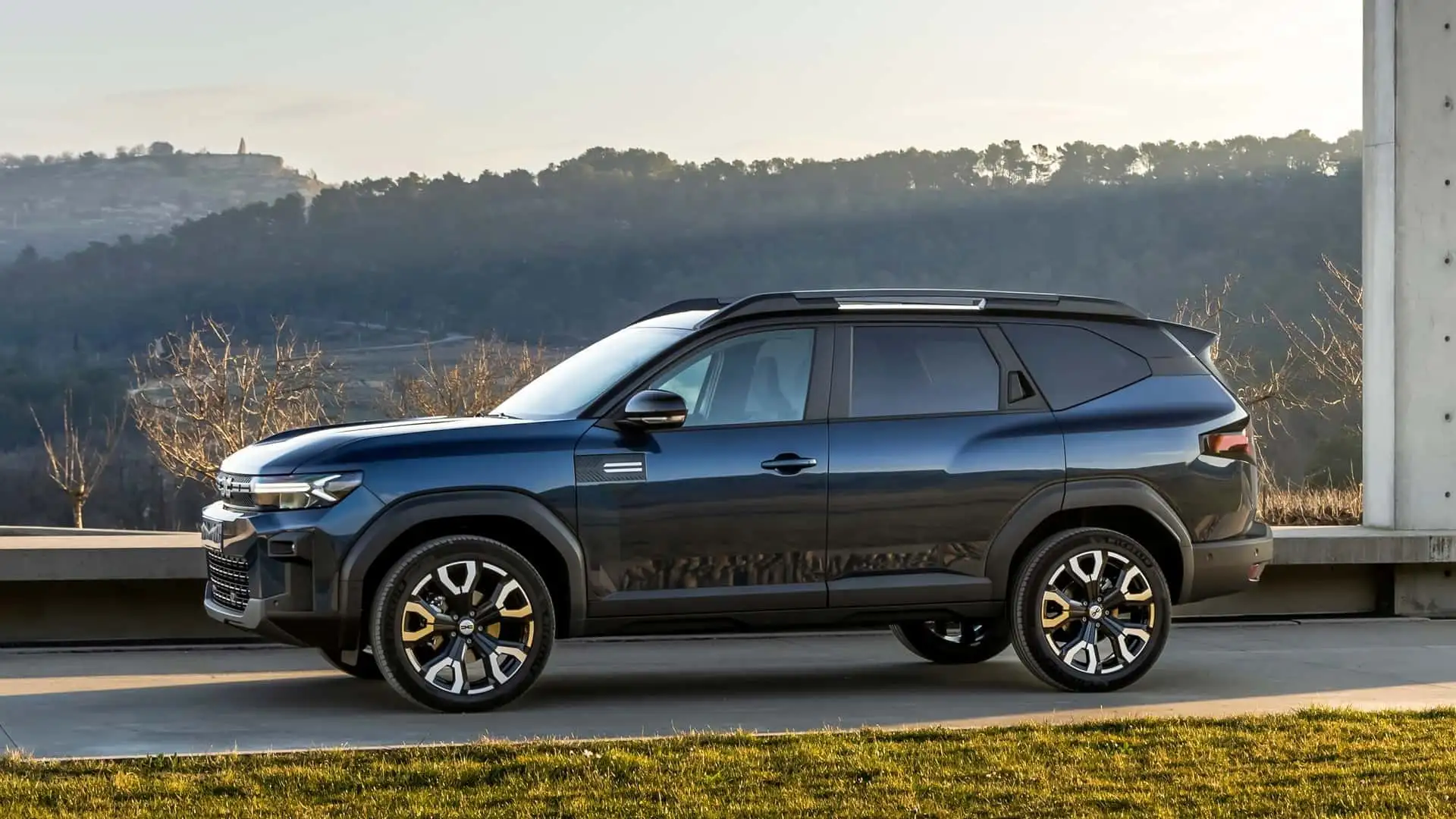 https://cdn.motor1.com/images/mgl/wlWXV4/s1/dacia-bigster.webp