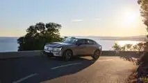Volvo ES90, la prova su strada