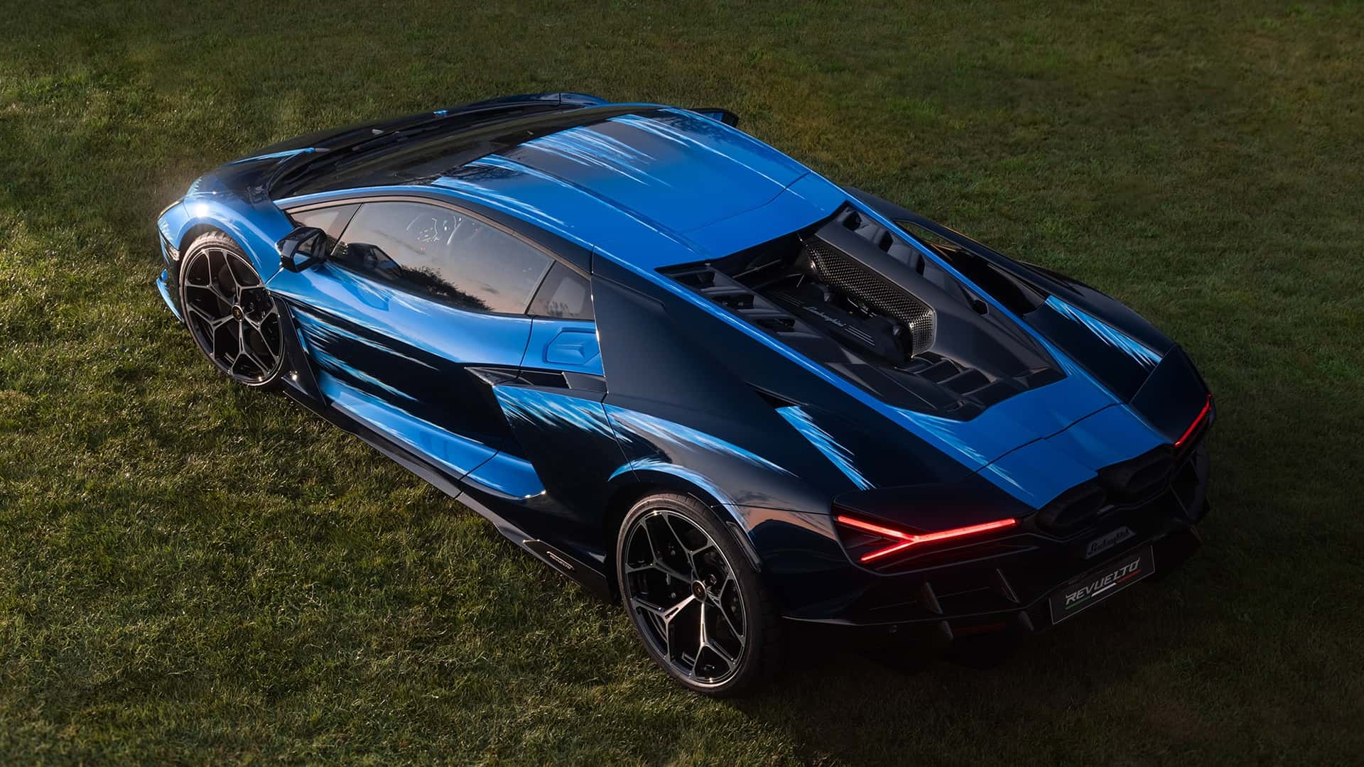 This is why the Lamborghini Revuelto Opera Unica took 475 hours to