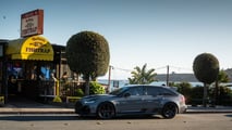 Audi RS 6 Avant GT in den Farben Nardograu und Arkonaweiß zusammen mit dem Audi 90 quattro IMSA GTO  