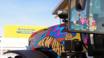New Holland T7.300 wrappato in edizione speciale
