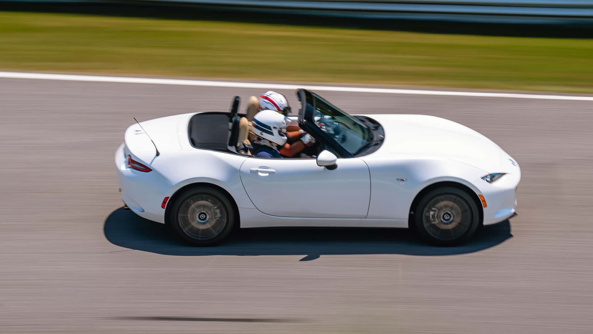 https://cdn.motor1.com/images/mgl/wlZN3R/s1/2024-mazda-mx-5-miata-grand-touring-review.jpg