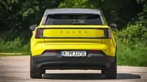 Volvo EX30 Single Extended Range Ultra (2024) in Moss Yellow im Test