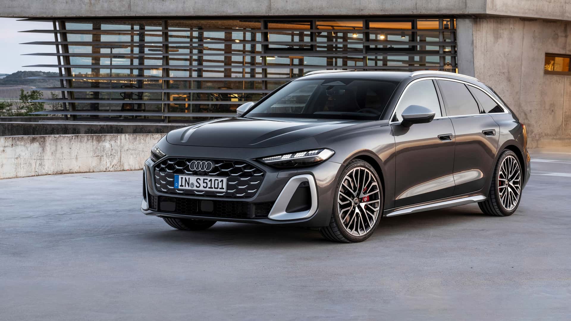 https://cdn.motor1.com/images/mgl/wlZv4G/s1/2025-audi-s5-avant.jpg