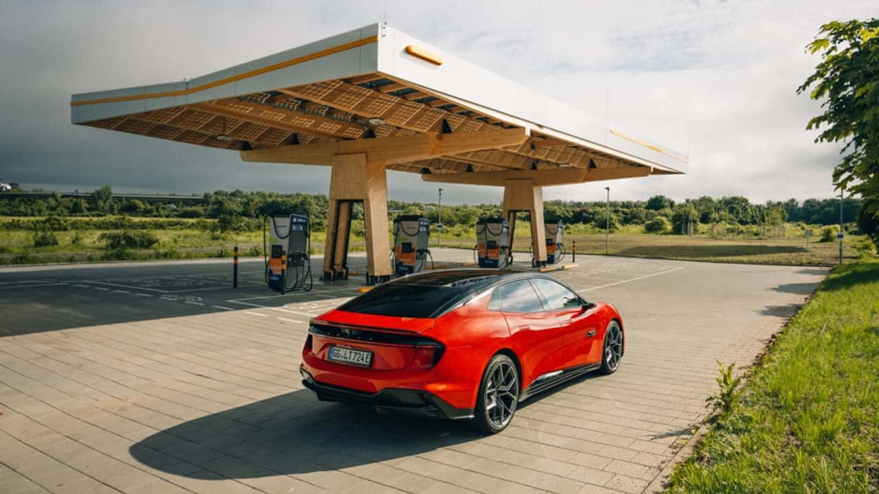 La ricarica record della Lotus Emeya