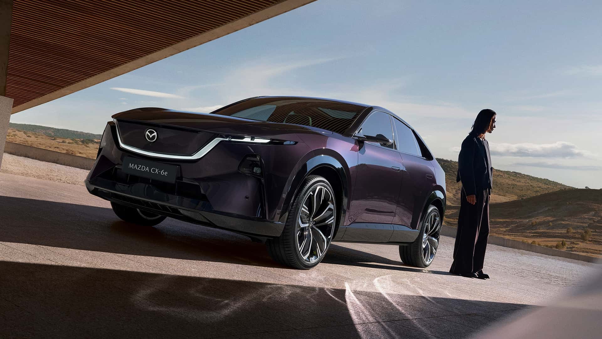 Mazda CX-60e: El SUV Eléctrico que Permite Mensajes Personalizados a Peatones (Con Riesgos)
