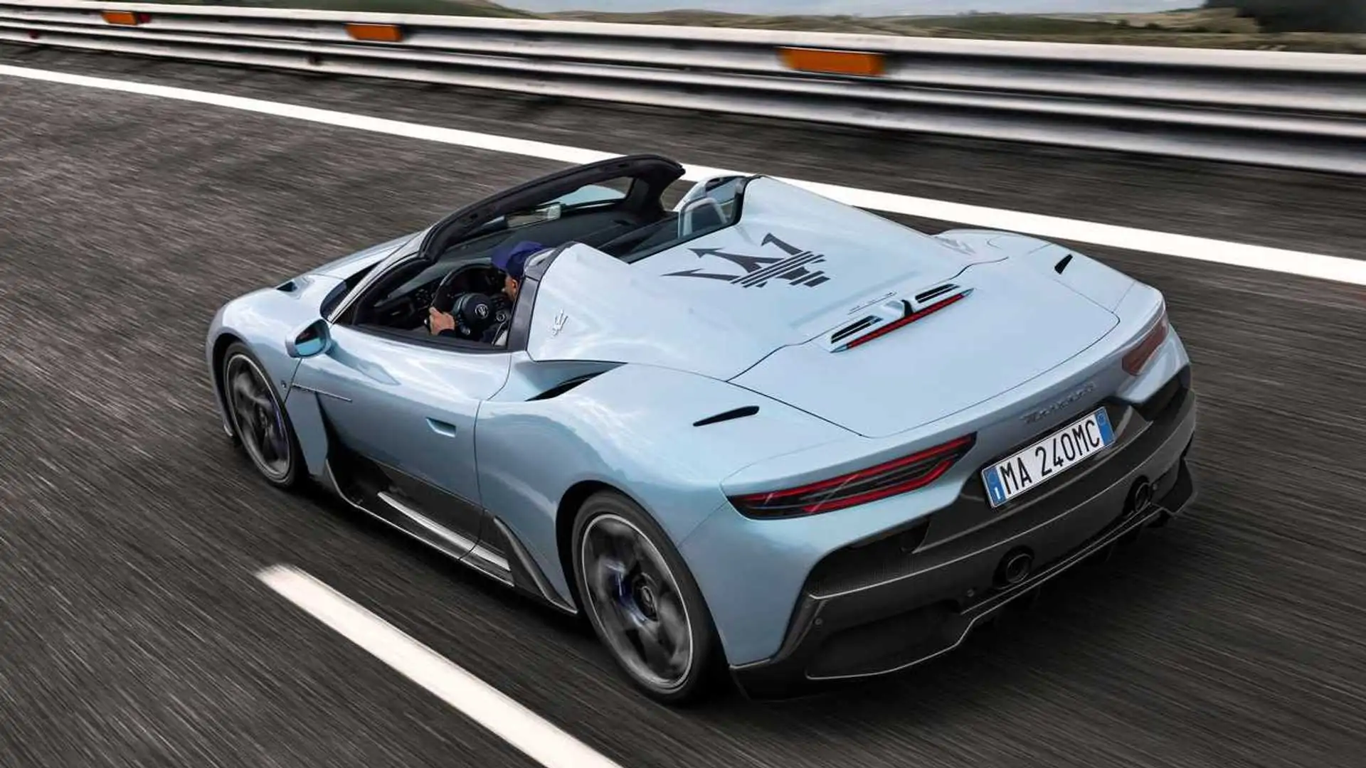 https://cdn.motor1.com/images/mgl/wll8Ko/s1/maserati-mc20-cielo-2022.webp
