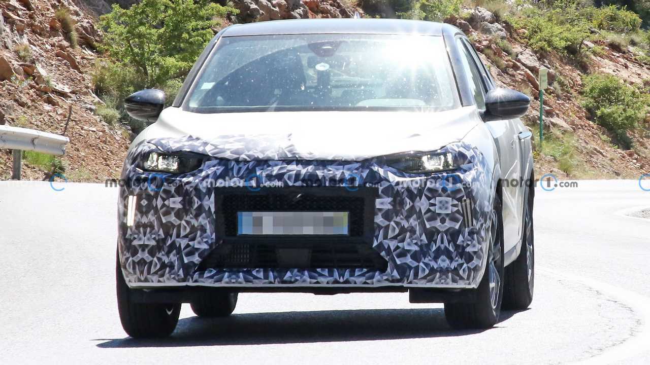 DS 3 Crossback Spy Shots
