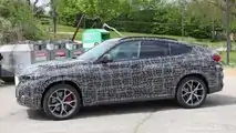 BMW X6 M60i foto spia