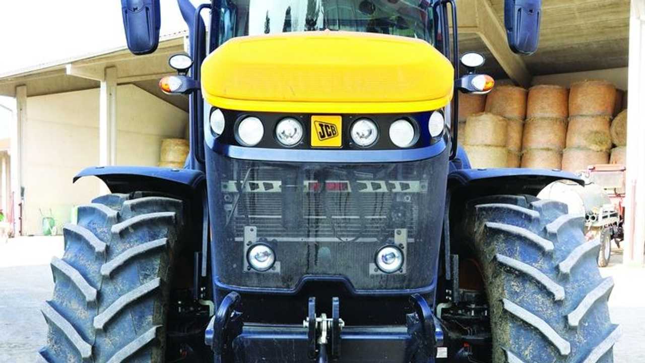 JCB FASTRAC 8330