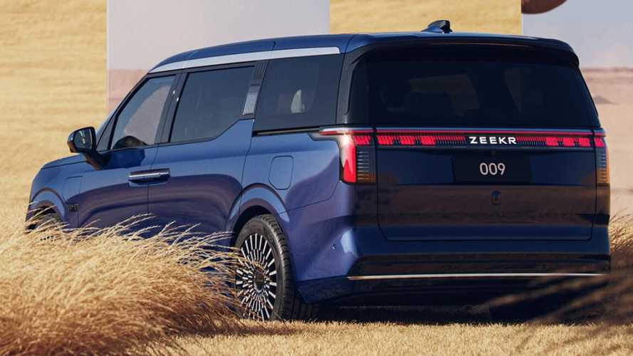 Суббренд Geely приоткрыл внешность своего первого минивэна