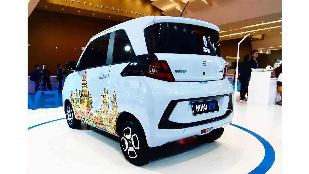DFSK Mini EV tampak belakang