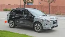 Ford Kuga Facelift (2022) auf neuen Erlkönigfotos