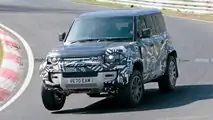 Land Rover Defender SVR Frontansicht-Spionage-Foto
