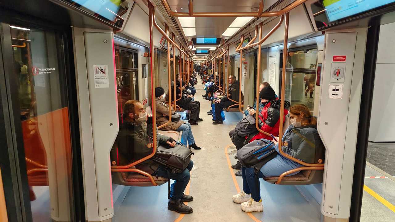 Московский метрополитен, внутри современного вагона