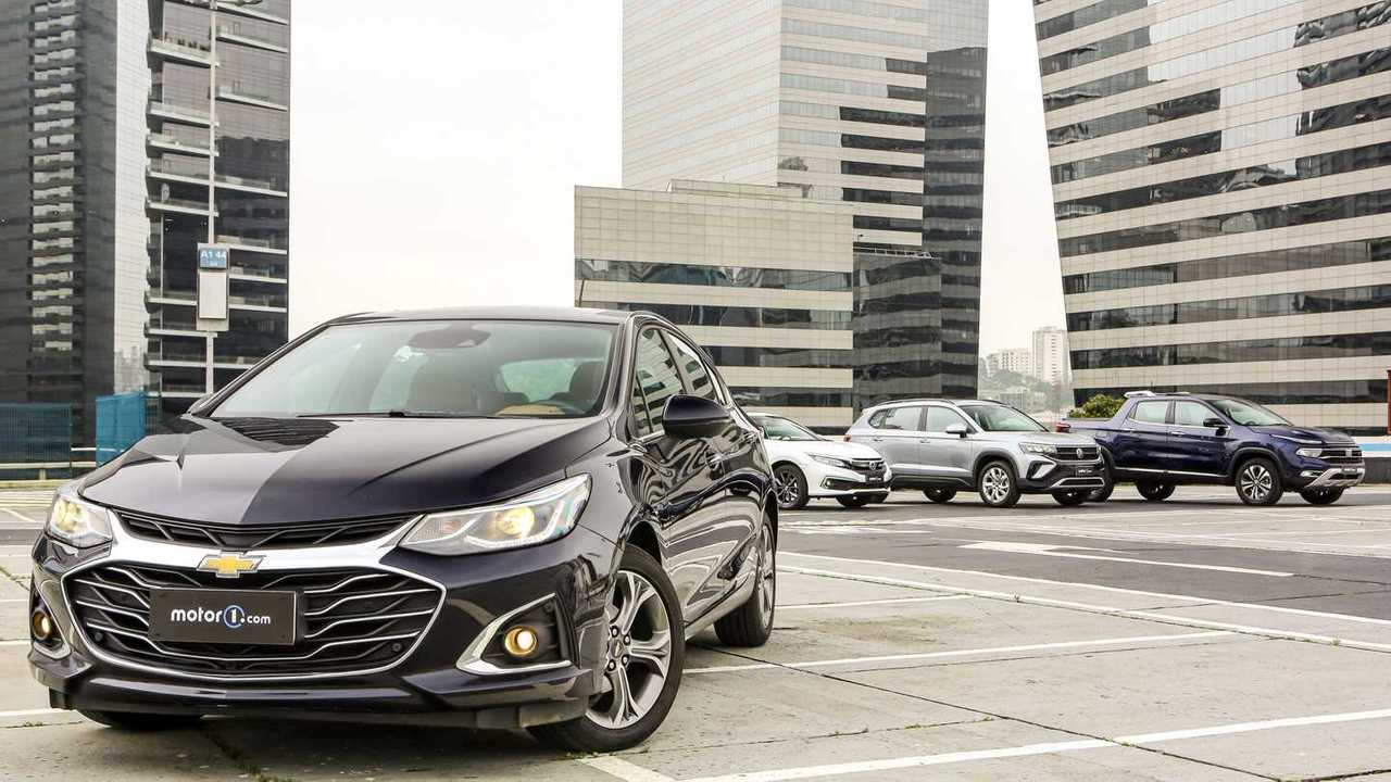 Chevrolet Cruze Sport6 vs. Fiat Toro Volcano vs. Honda Civic Touring vs. VW Taos Comfortline
