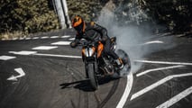 2024 KTM 790 Duke - Outside - Burnout 6