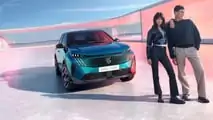 Immagini ufficiali della Peugeot E-3008 2024