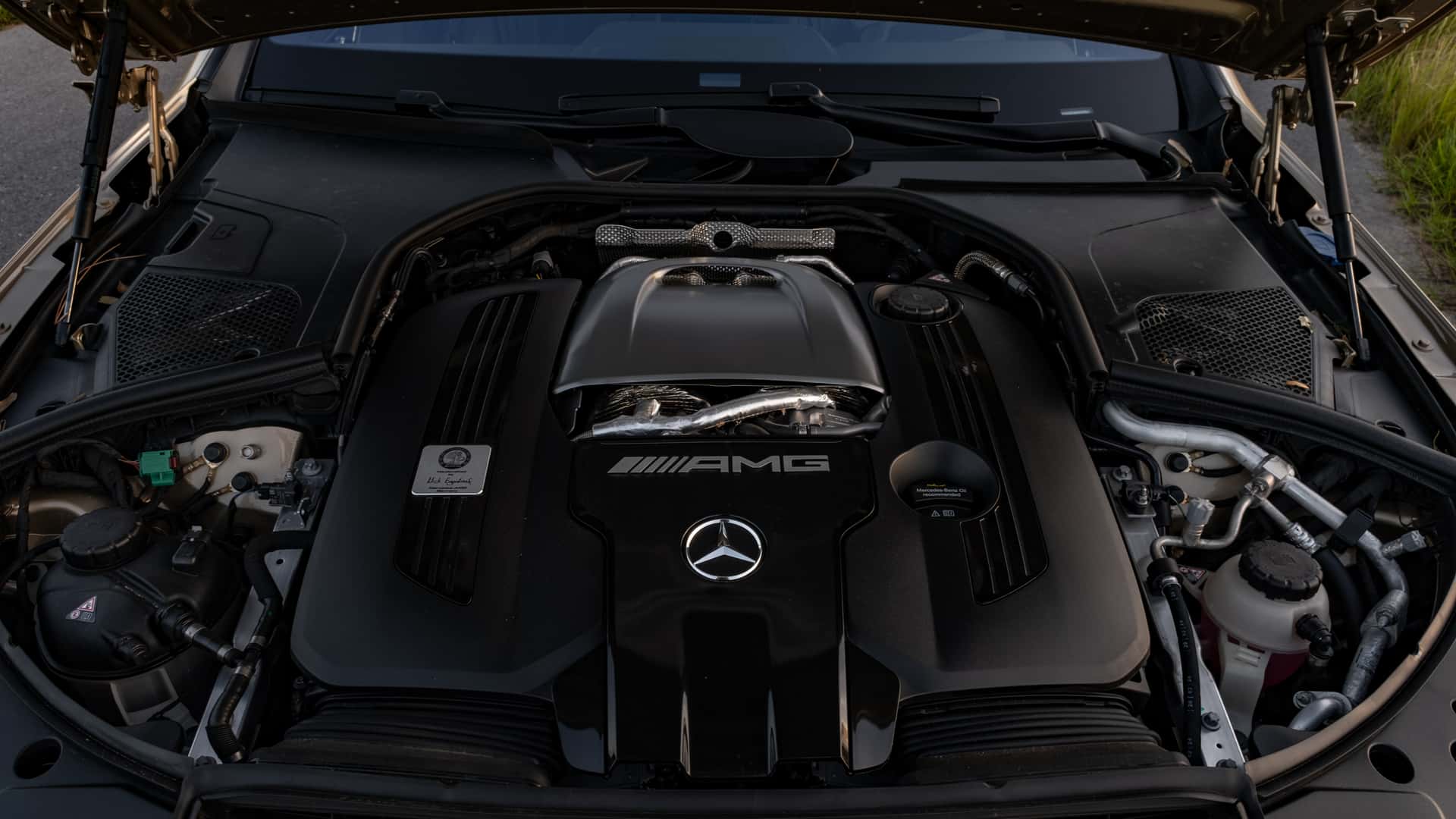 https://cdn.motor1.com/images/mgl/wlqMOV/s1/2024-mercedes-amg-s63-e-performance-review.jpg