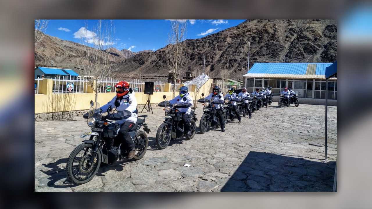 11 Riders Cross Karakoram Pass On Himalayans