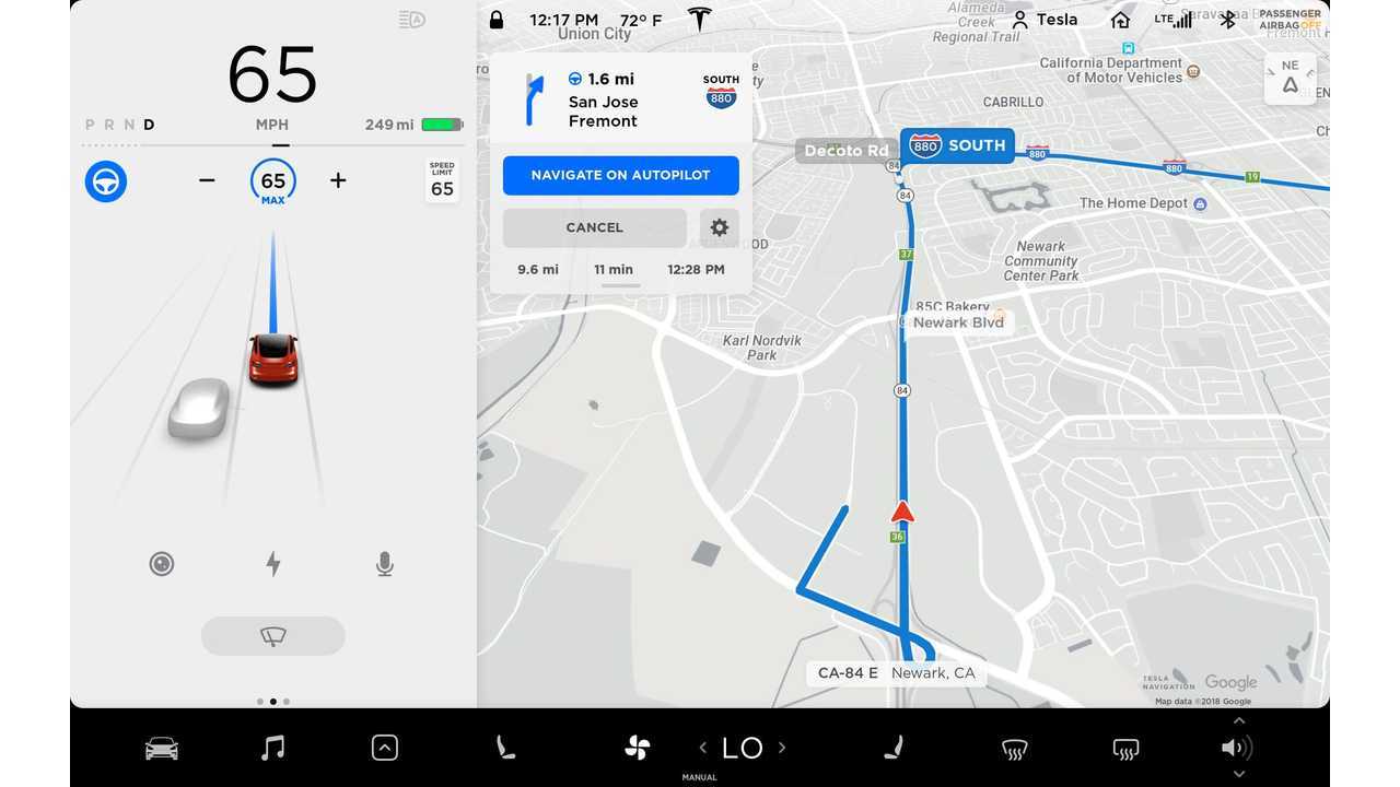 Tesla - Navigate on Autopilot - Model 3 UI - Situational awareness UI