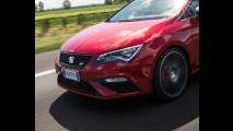 Andrea Dovizioso e la Seat Leon Cupra