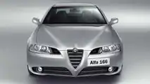 Nuova BMW Serie 4 Coupé vs Alfa Romeo Giulia, sfida di frontali