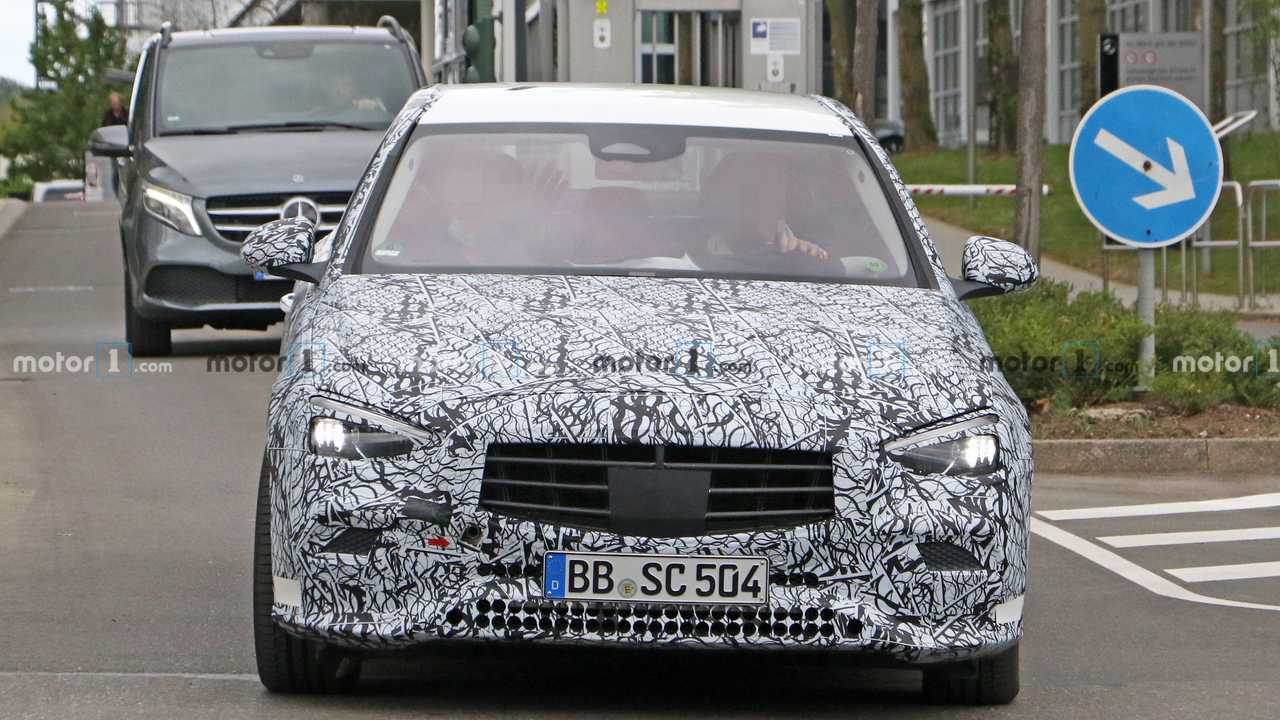 Flagra: Mercedes-Benz Classe C 2021