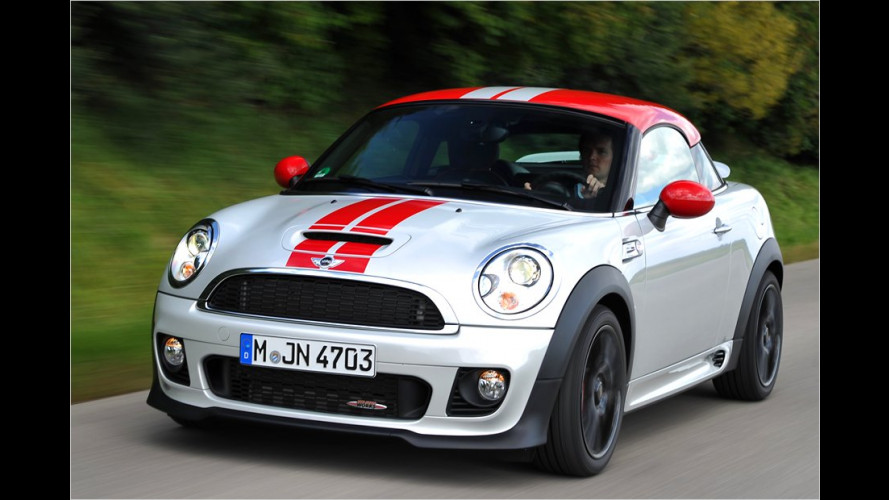 Mit Helm und großer Klappe: Das Mini Coupé im Test