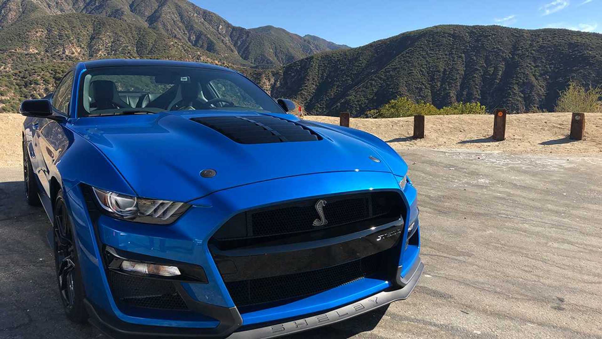 Contacto en Los Ángeles Ford Mustang Bullitt y Shelby GT500