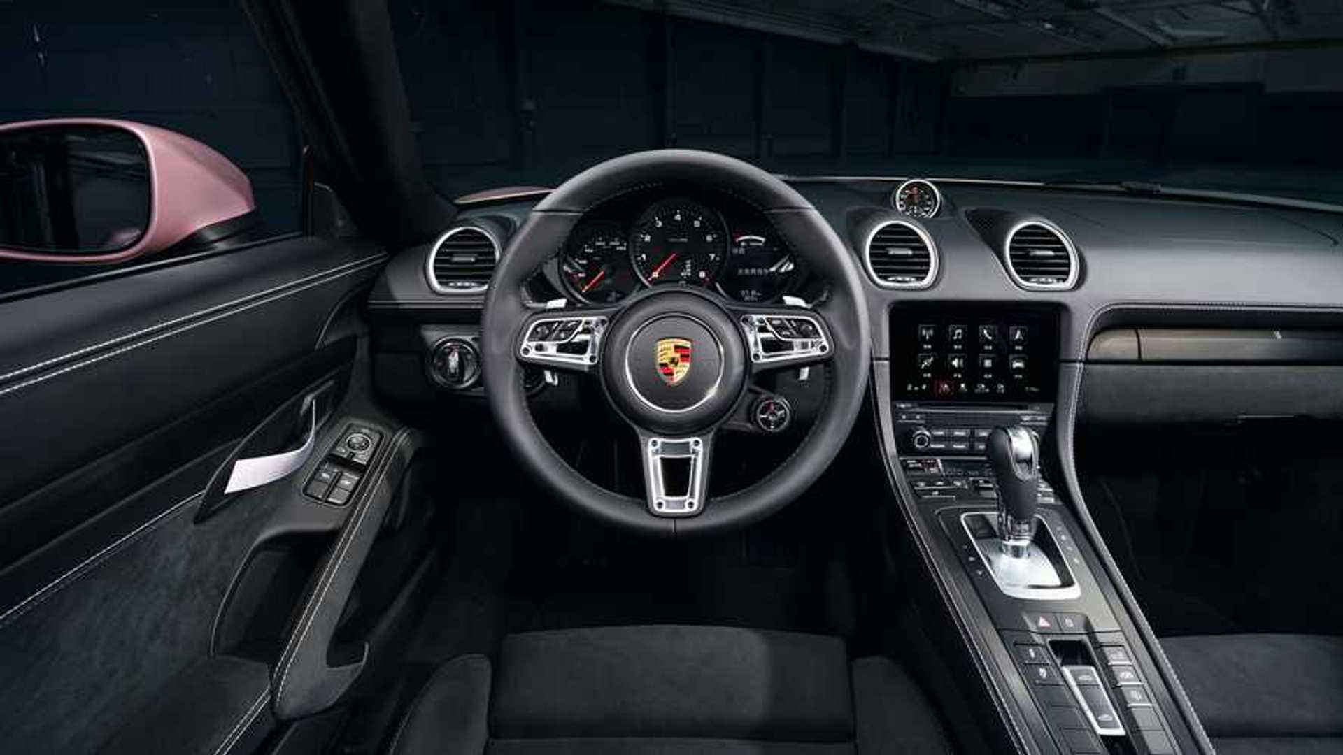 2021-porsche-718-spyder-dash-view.jpg